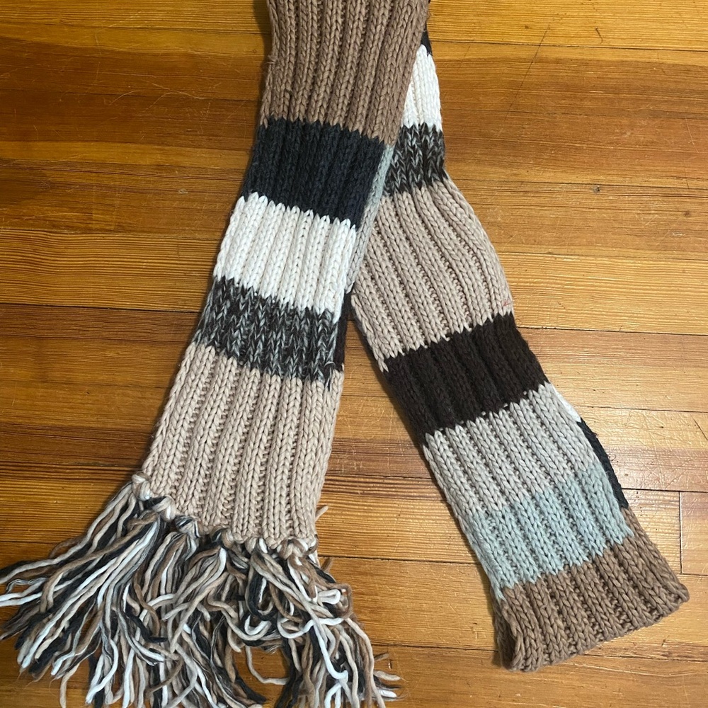 Express Chunky Knit Scarf in Cream